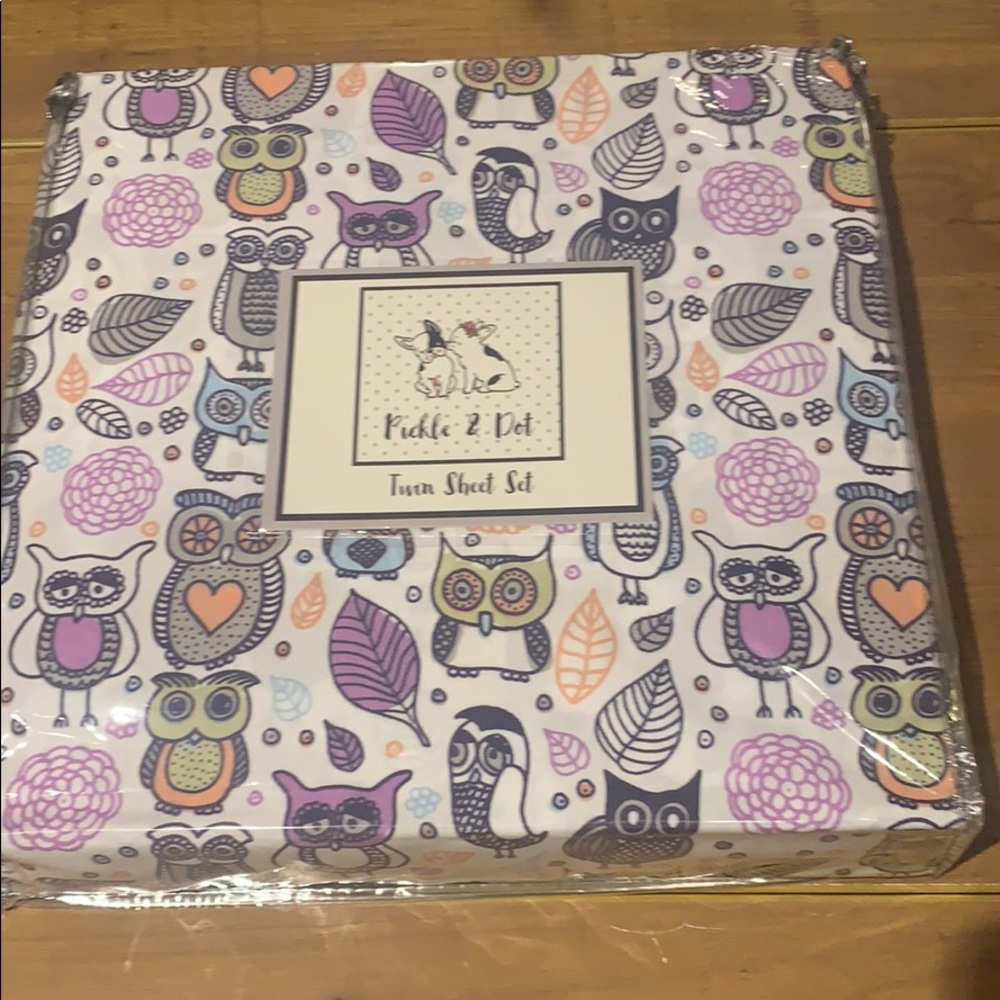 Pickle and Dot Sheet set